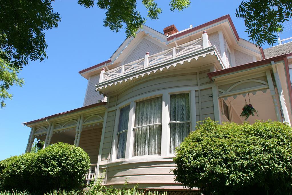 Power'S Mansion Bed & Breakfast Auburn Exterior photo